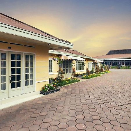 Hotel Indah Palace Tawangmangu Exterior foto