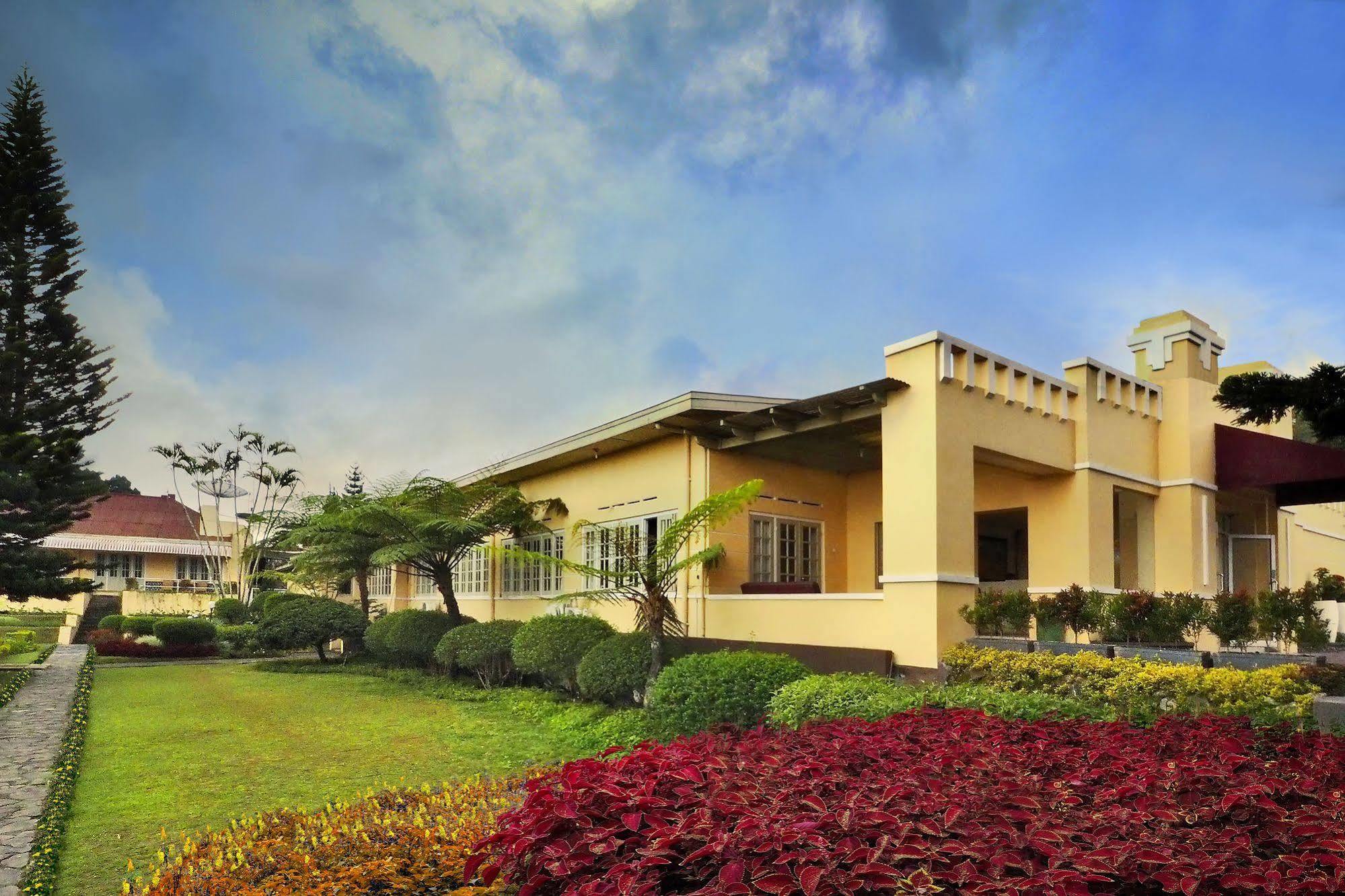Hotel Indah Palace Tawangmangu Exterior foto