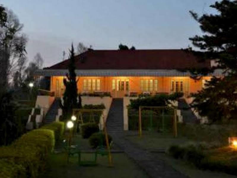 Hotel Indah Palace Tawangmangu Exterior foto